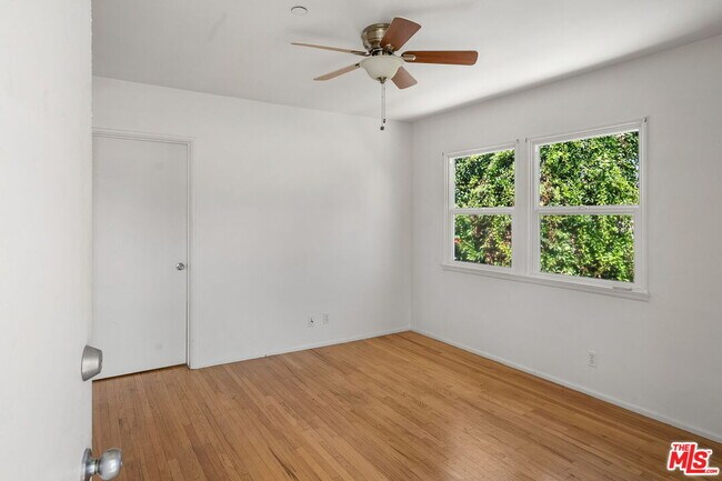 Foto del edificio - 2233 Laverna Ave