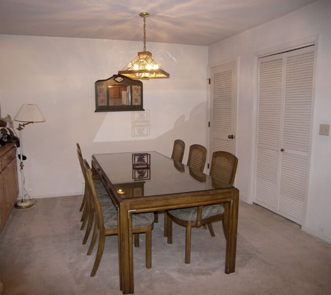 Building Photo - 3 Bedroom Condo in McCloud w 1 Car Garage!...