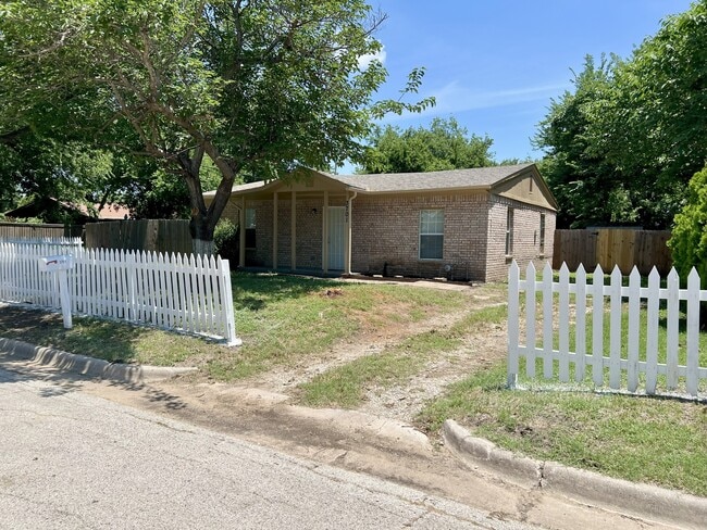 Building Photo - 3701 Radford Rd