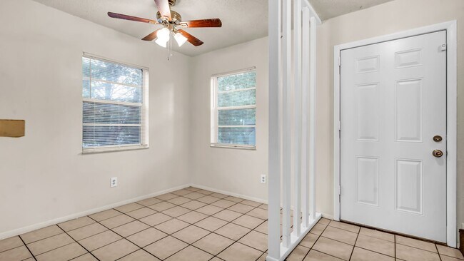Building Photo - Two story 2 Beds/1.5 Baths Corner Condo in...