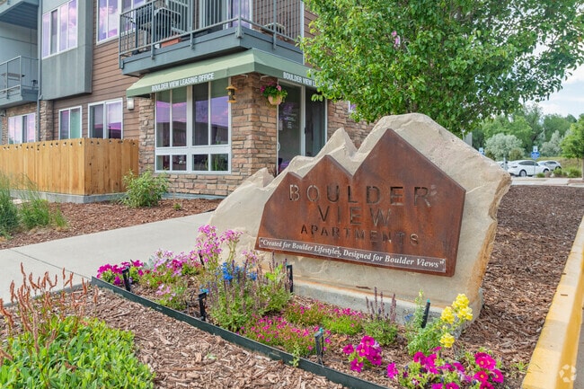 Building Photo - Boulder View