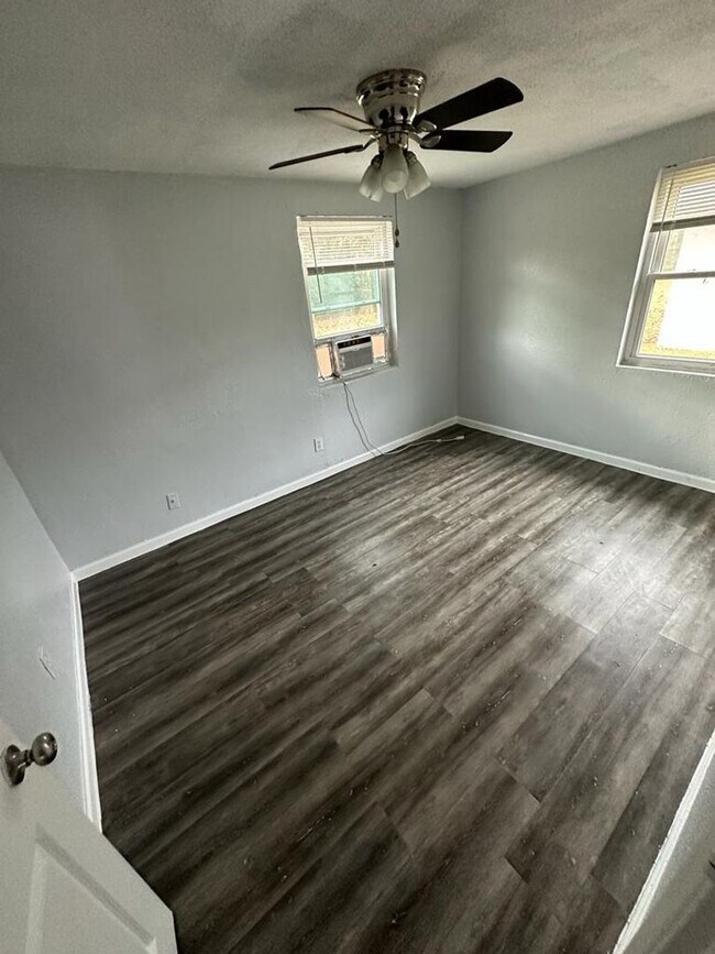 21102112 Brooklyn Rd Unit 2112, Jacksonville, FL 32209 Room for Rent