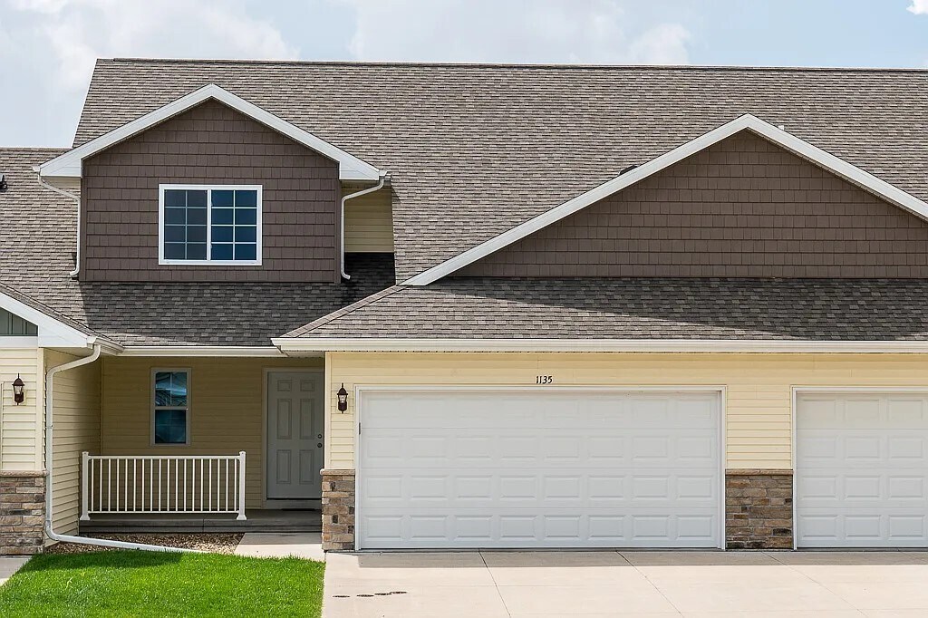 Primary Photo - 1135 Honey Creek Way NE