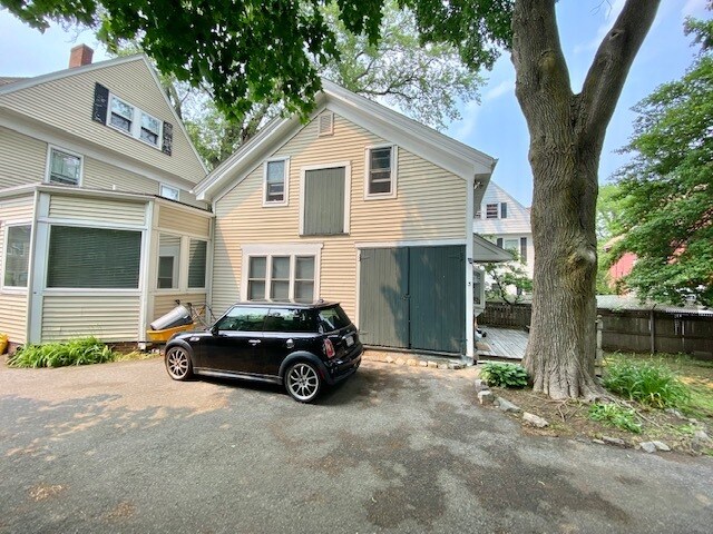 Building Photo - 46 Athol St