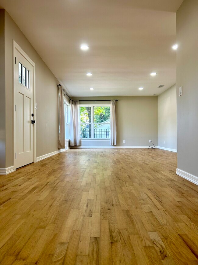Foto del edificio - 1631 N Garland Ave