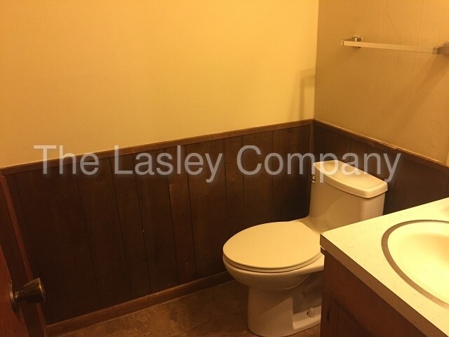 Building Photo - 2213 Linda Ln