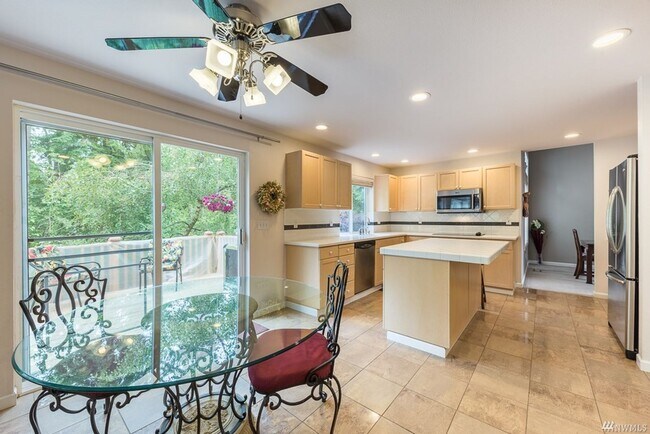 Foto del edificio - Everett Single Family house 3 bd 2.5 bath ...