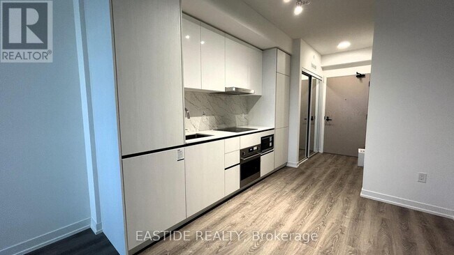 Building Photo - 8 Interchange Wy