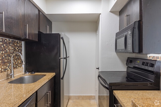 1BR,1BA-590SF-Kitchen - Cityscape Apartments