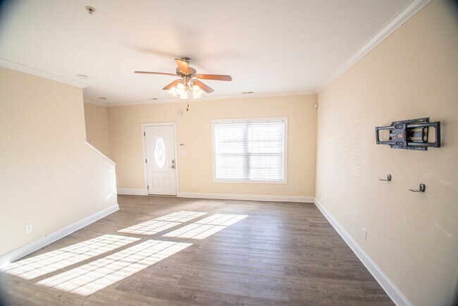 Foto del edificio - 614 N Center St