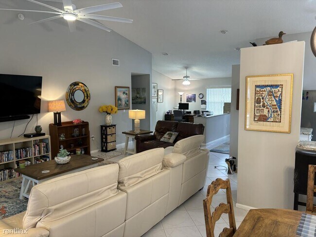 Building Photo - 2 br, 2 bath House - 7634 Majestic Palm Dr...