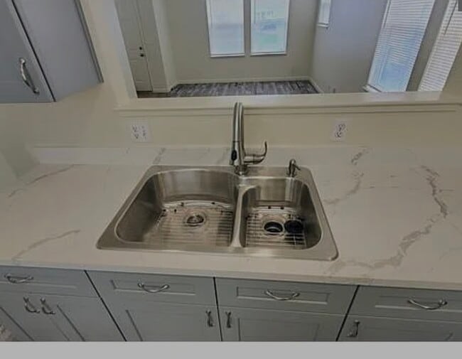 Building Photo - 10559 East Ct