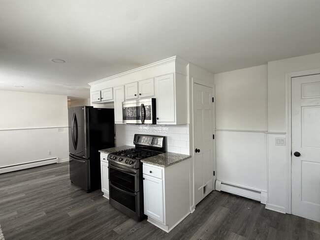 Building Photo - 40 Varmor Dr