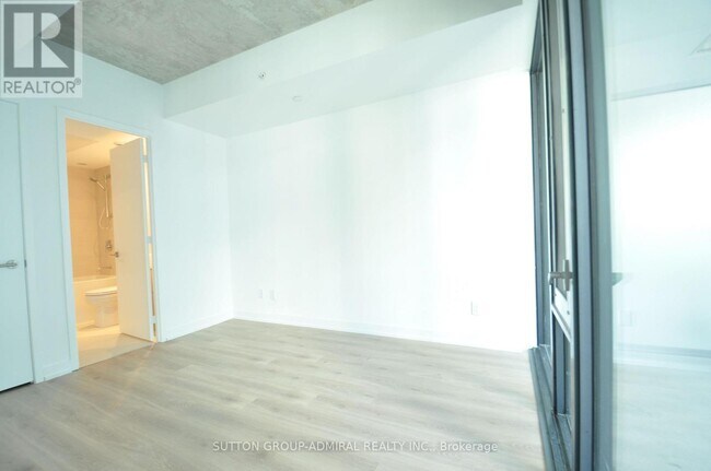 Photo du bâtiment - 161 Roehampton Ave