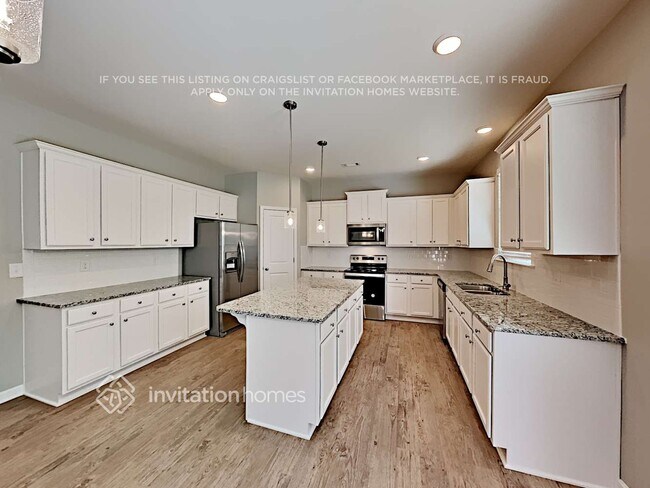 Building Photo - 577 Shady Glen