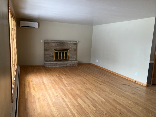 Building Photo - 1275 Kellogg St