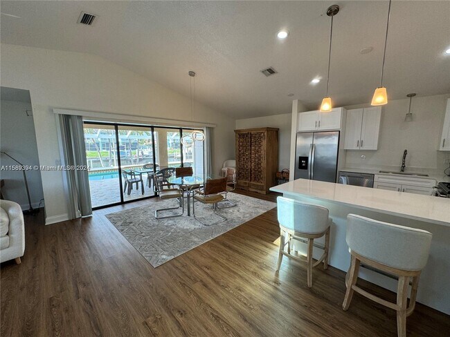 Building Photo - 2814 Magdalina Dr