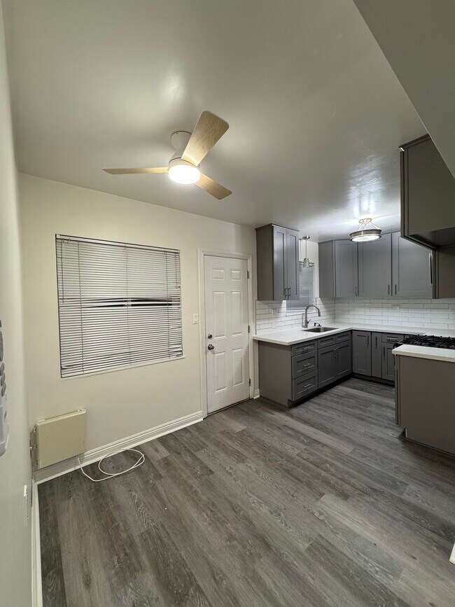 Building Photo - 293 W Artesia St