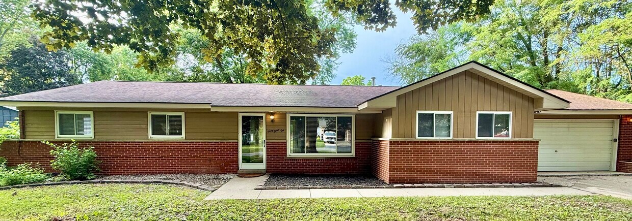 Foto principal - 6310 Crab Apple St