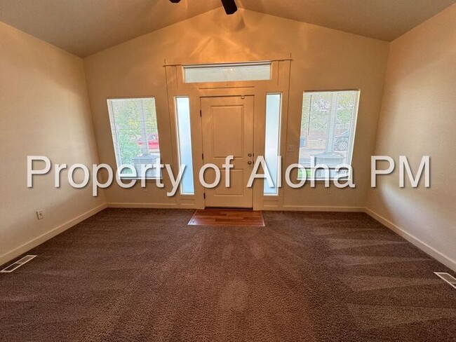 Building Photo - 1205 W Targee St