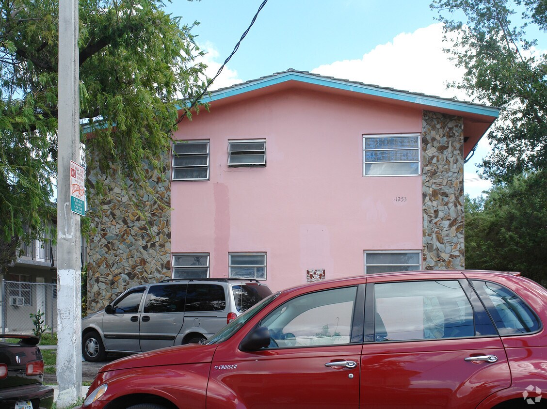 Foto principal - 1253 NW 5th St