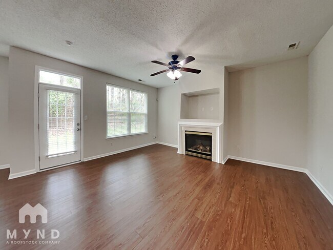 Foto del edificio - 6027 Briggs Dr