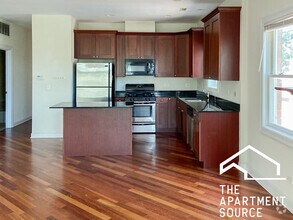 Building Photo - 3114 N Racine Ave