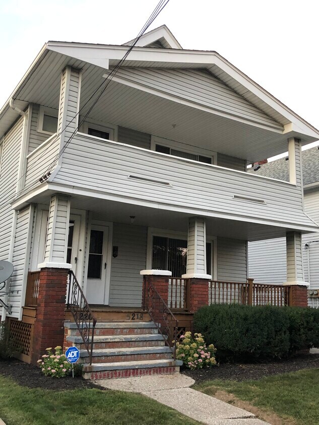 Primary Photo - 5220 Northcliff Ave