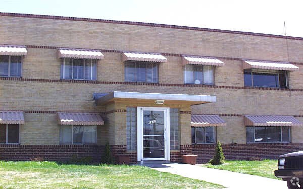 Building Photo - 1422 Leyden