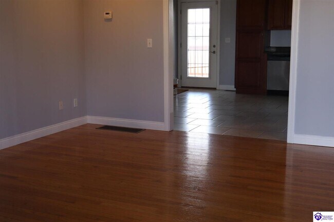 Foto del edificio - 121 Twin Lakes Dr