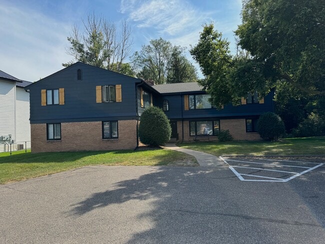 Building Photo - 150 Wayzata Blvd E