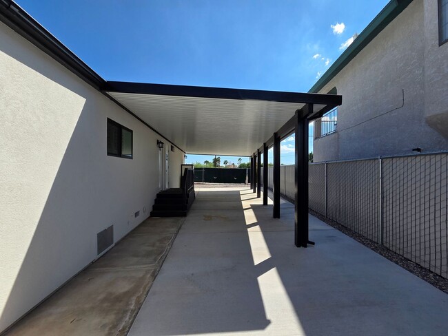 Building Photo - Beautifully remodeled 3 bed/2 bath Manufactured Home BHC-Blocks from Colorado River