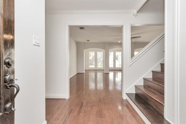 Building Photo - 2710 River Birch Dr