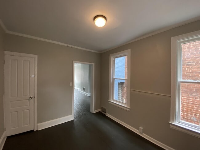 Building Photo - 116 Neater St