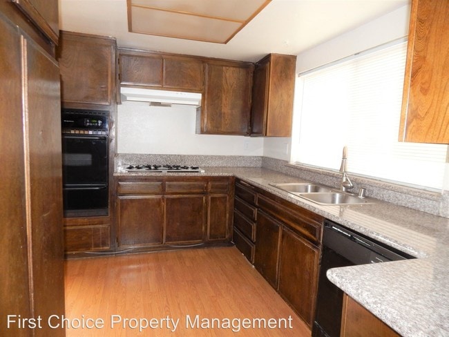 Building Photo - 6156 Bluffwood Dr