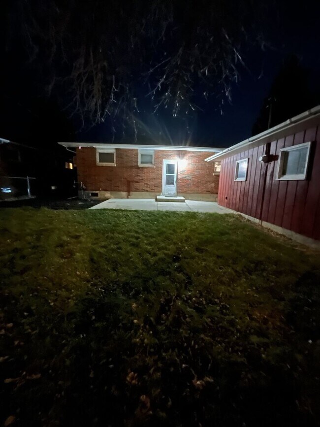 Building Photo - Charming duplex - 2bedroom, 1 bath