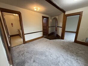 Building Photo - 517 S Aurora St