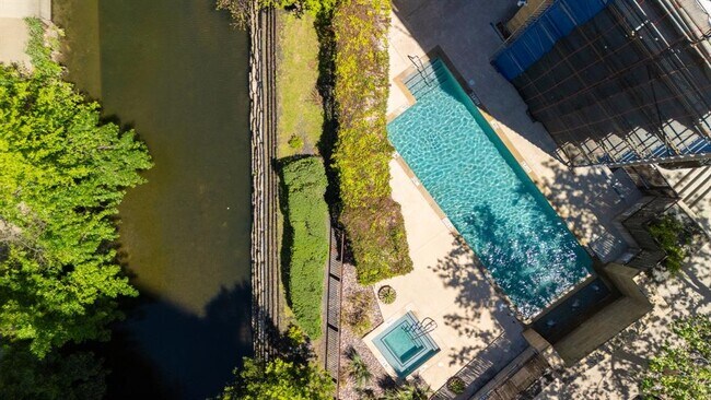Foto del edificio - 800 W 5th St