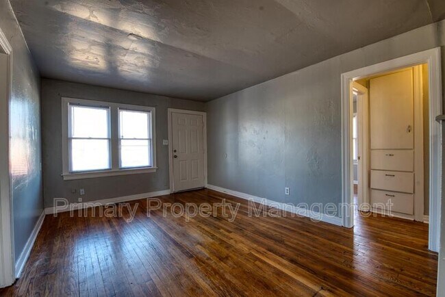 Building Photo - 3112 Cashion Pl