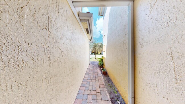 Foto del edificio - 831 Pipers Cay Dr