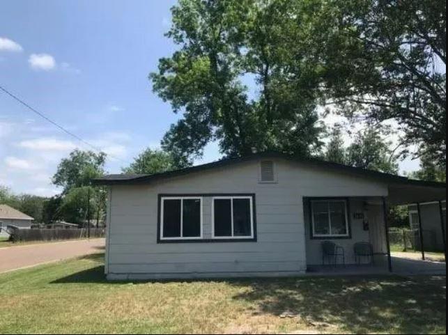 Primary Photo - 1611 E Mistletoe Ave