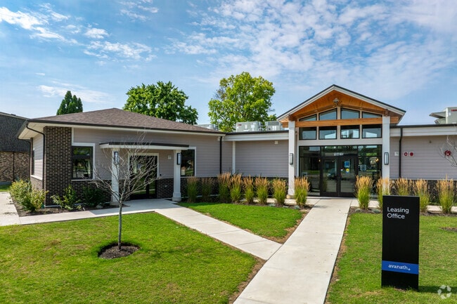 Clubhouse - Acclaim at Hinsdale Lake