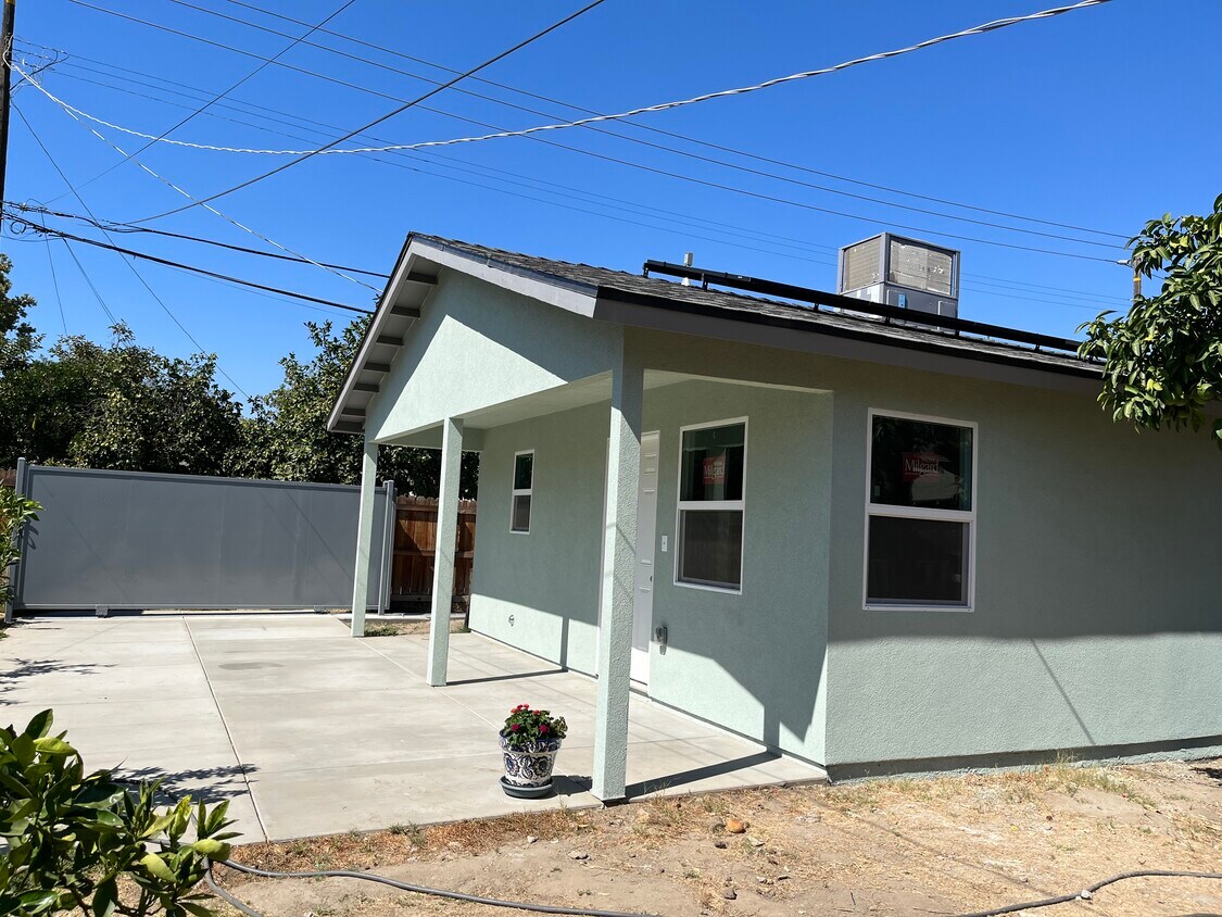 Primary Photo - 2512 Sunset Ave