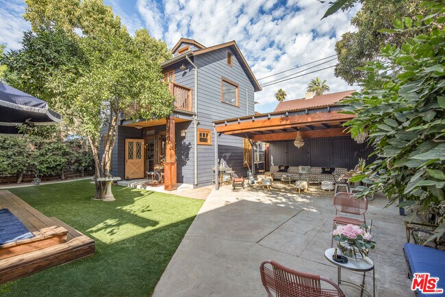 Building Photo - 1718 S Hobart Blvd