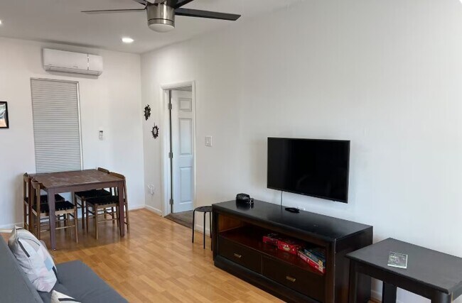 Foto del edificio - 2160 SW 17th St