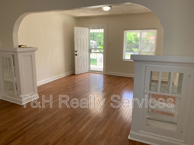 Foto del edificio - 5406 E Burgess Ave