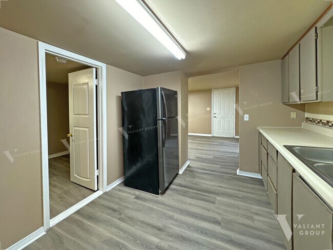 Building Photo - Two Bedroom, One Bathroom Home