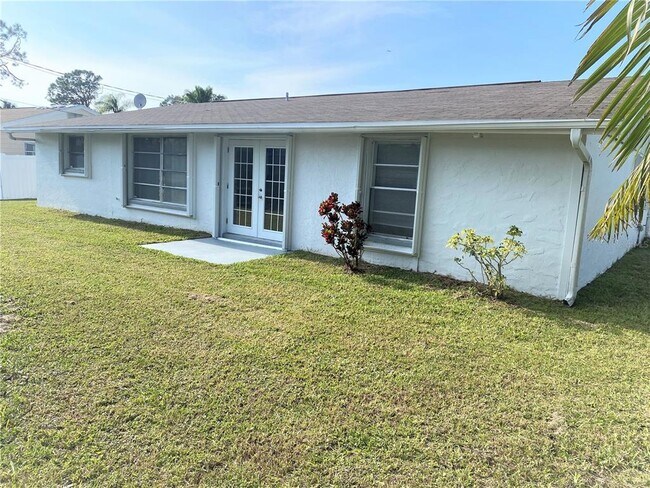 Building Photo - 841 Baffin Dr