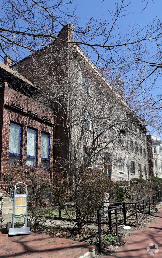Building Photo - 1725 T St NW
