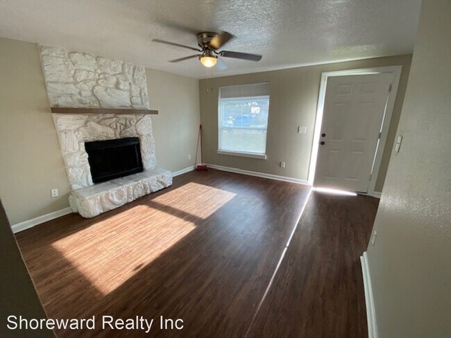Building Photo - 2 br, 1 bath House - 1323 Solar Circle Unit C